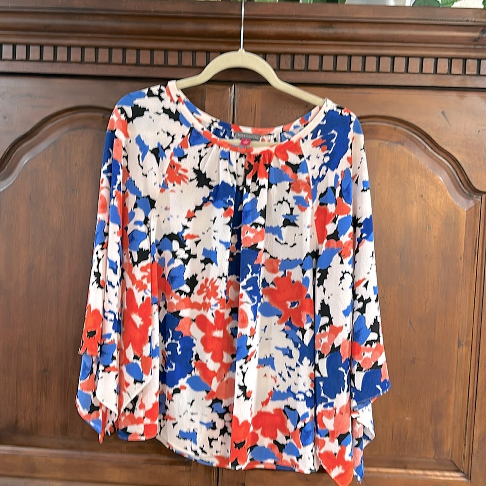 Nice flare sleeve pullover blouse.